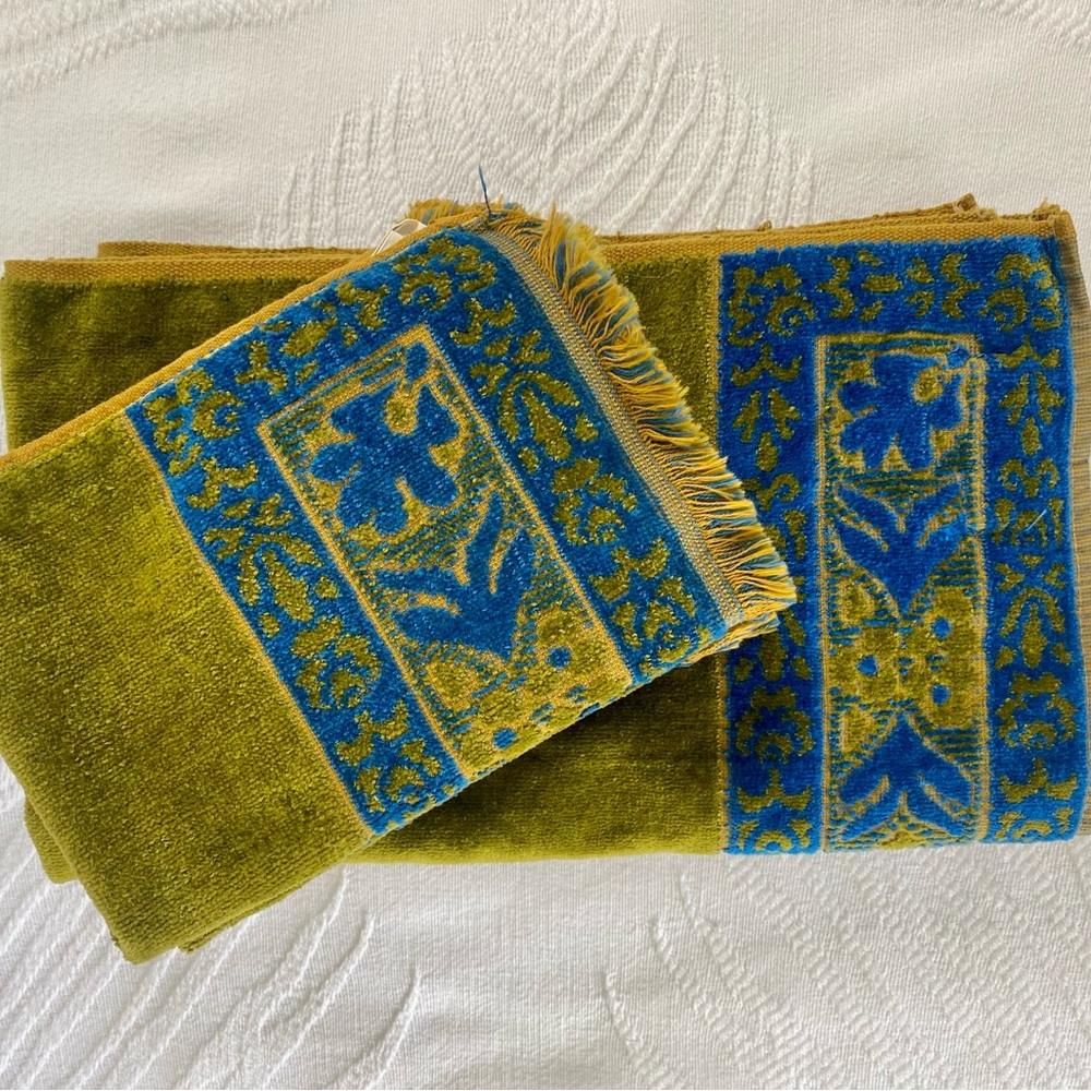 Vintage Mid-Century Utica Fine Arts Hand and Face Towels